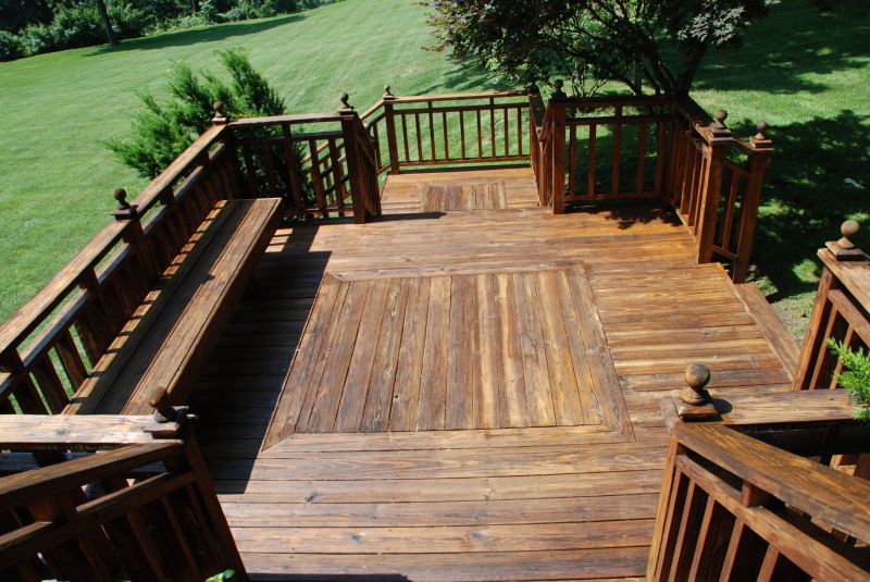 Deck with Built-in Bench